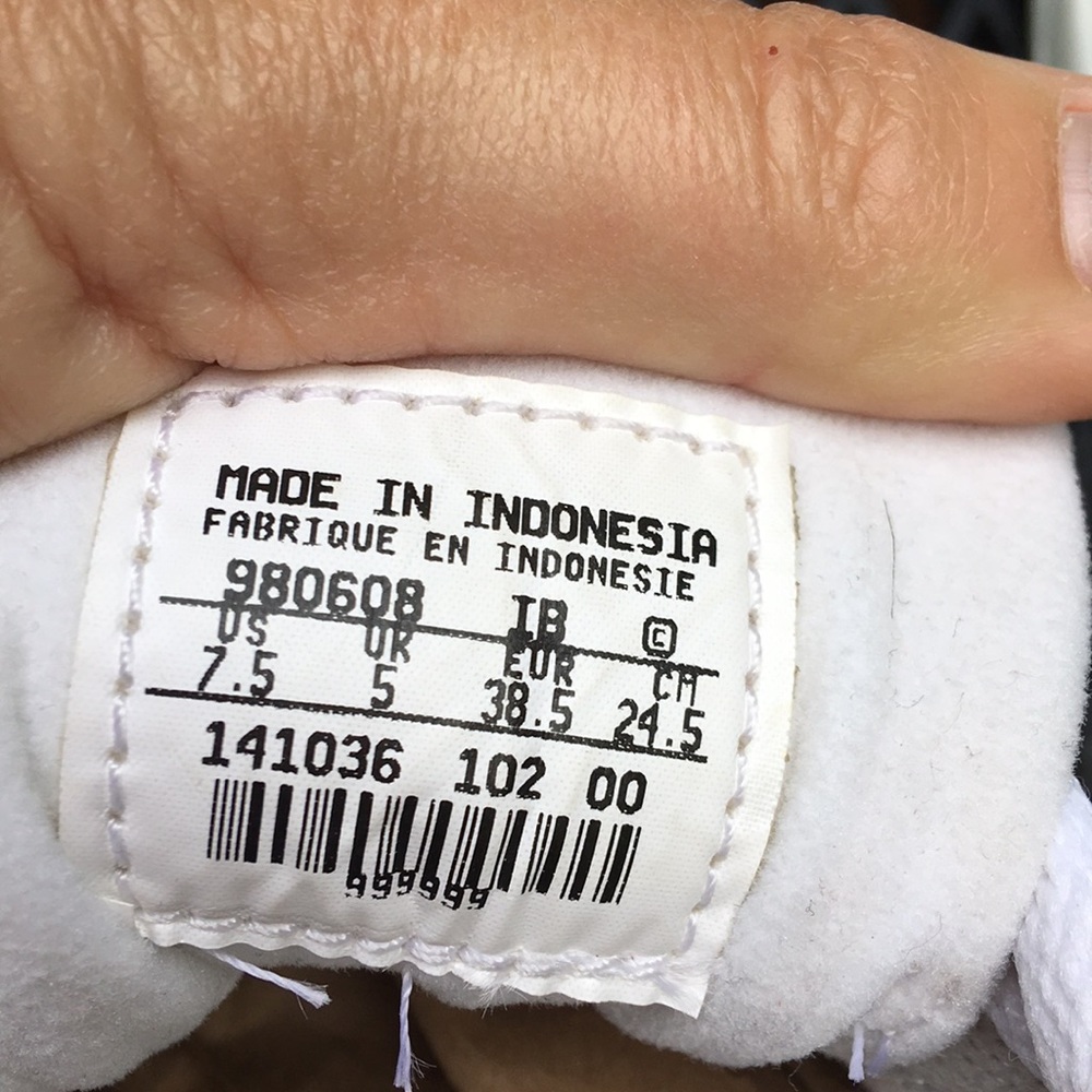 Nike white sneakers 7.5 - Picture 5 of 5